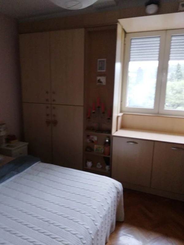 Prodajem sređen dvosoban stan u centru, Balšića ulica