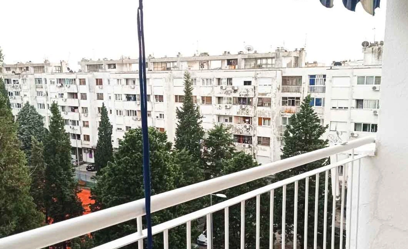 Na prodaju Namješten jednosoban stan u Moskovskoj ulici Preko Morače 44m2